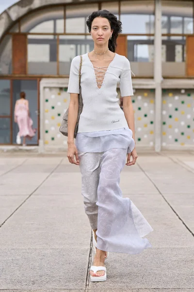 Look 60